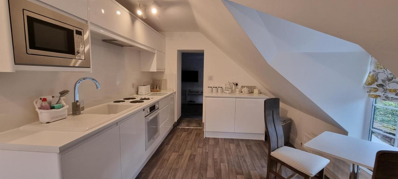 Modern And Spacious 2 Bedroom Apartment With Free Parking Llansantffraid Llansantffraid Glyn Ceiriog Exterior photo