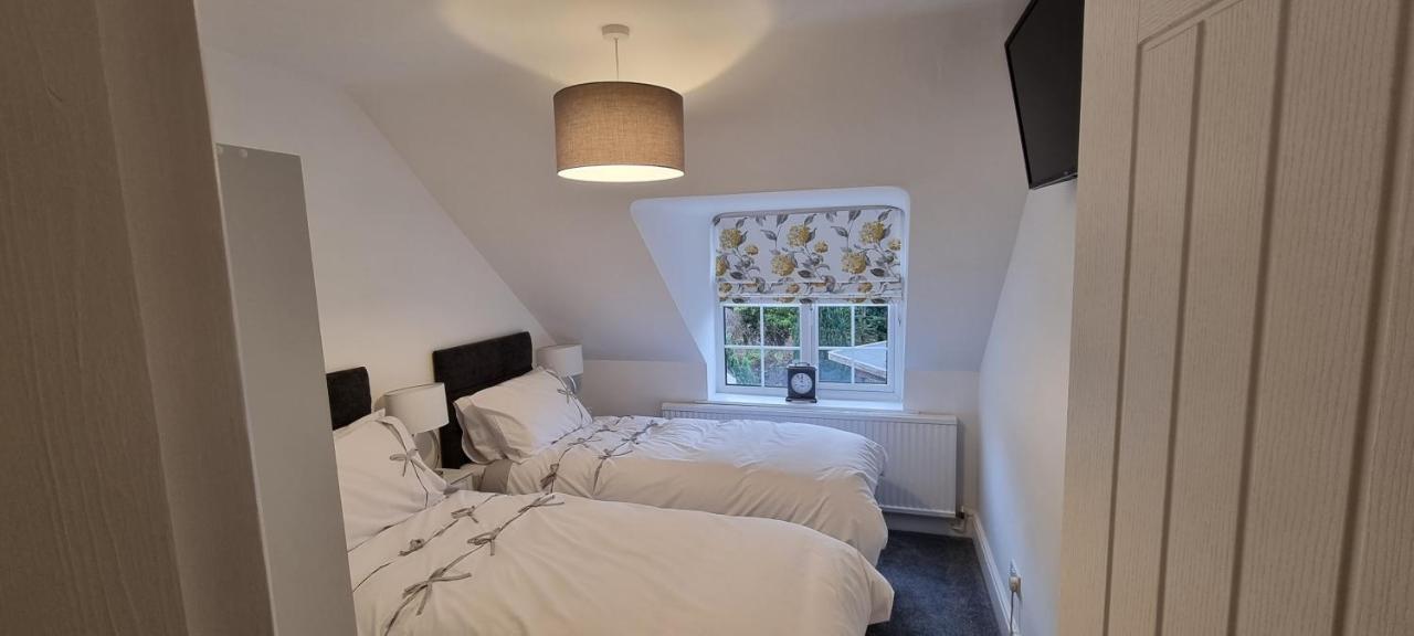 Modern And Spacious 2 Bedroom Apartment With Free Parking Llansantffraid Llansantffraid Glyn Ceiriog Exterior photo