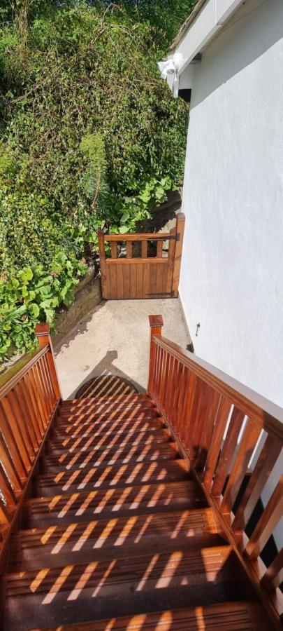 Modern And Spacious 2 Bedroom Apartment With Free Parking Llansantffraid Llansantffraid Glyn Ceiriog Exterior photo