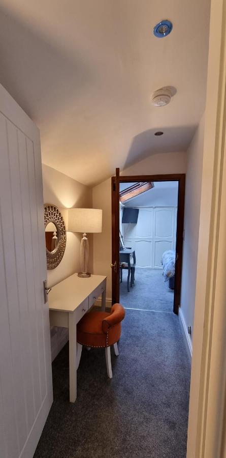 Modern And Spacious 2 Bedroom Apartment With Free Parking Llansantffraid Llansantffraid Glyn Ceiriog Exterior photo