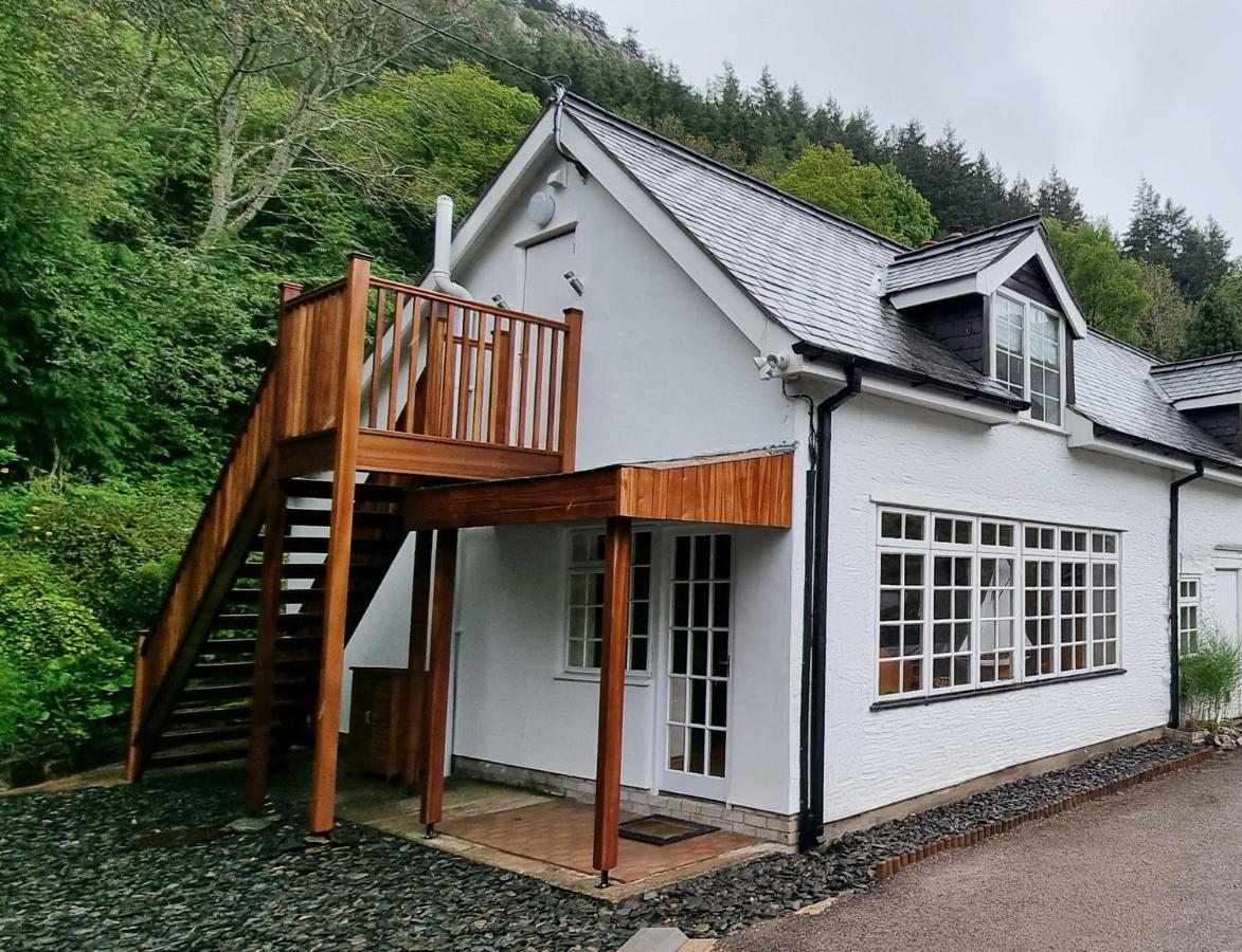 Modern And Spacious 2 Bedroom Apartment With Free Parking Llansantffraid Llansantffraid Glyn Ceiriog Exterior photo